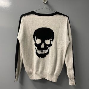 Skull Cashmere Black and Gray Skull V-Neck Sweater Size Small